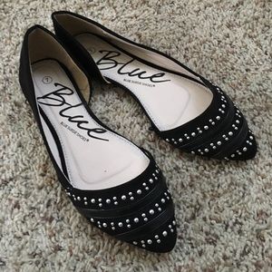 <3 Studded Pointed Black Flats <3